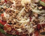 Foto del paso 3 de la receta: Espárragos gratinados con tomates asados y nueces