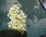 சில்லி கார்லிக் சப்பாத்தி(chilli garlic chapati recipe in tamil) ரெசிபி ஸ்டேப் 3 புகைப்படம்