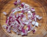 Foto del paso 1 de la receta: Ensalada de huevo rallado con jitomate