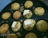 Foto langkah ke 5 dari resep Bola-Bola Mi Mozarella.