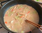 A picture of step 3 of Champon (the Noodle in Nagasaki).