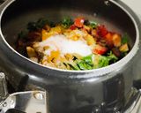 A picture of step 3 of Saag Chawal.
