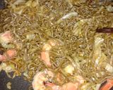 รูปขั้นตอนการทำที่ 5 ของ ผัดโซบะกุ้งกระเทียม (Stir-Fried Soba Noodles with Shrimp and Garlic)