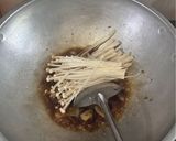 Foto langkah ke 3 dari resep Tumis Jamur Enoki dan Kangkung.