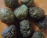 A picture of step 3 of Bottle guard Balls.