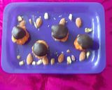 A picture of step 6 of Bondi ke ladoos (chocolatey).