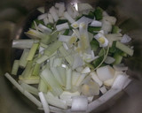 Foto del paso 2 de la receta: Lentejas con crema de verduras y chistorra