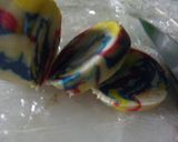 Foto del paso 2 de la receta: Cookies o galletitas marmoladas con sobrantes de masas de colores