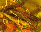 Foto langkah ke 3 dari resep Oseng pindang tongkol cabe ijo.