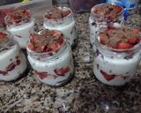 Foto del paso 4 de la receta: Postre de oreo con frutillas y crema