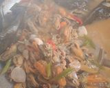 Foto langkah ke 4 dari resep Tumis Kerang Kupas Pedas Gurih Nikmat.