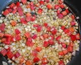 Foto del paso 3 de la receta: Arroz con pollo, salchichas y verdura