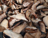 Foto del passaggio 1 della ricetta Burger di funghi secchi e sgombro 🍄‍🟫🐟