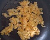 Foto langkah ke 5 dari resep Mie Goreng Spesial Keluarga Kami.