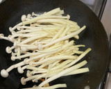 Foto langkah ke 1 dari resep Tumis Jamur Tahu Telur.