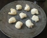 A picture of step 5 of Dahi bhalla.