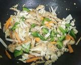 A picture of step 6 of Chicken noodles.