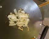 Une image de l'étape 2 de Curry vietnamien poulet et taro.