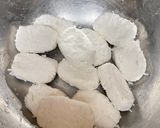 Foto langkah ke 2 dari resep Gemblong Tepung Ketan Balur Gula Pasir.