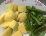 Hình bước làm 1 của món Cánh gà hầm khoai tây