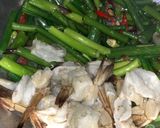 Foto langkah ke 3 dari resep Udang Tumis Bunga Bawang#Week04.