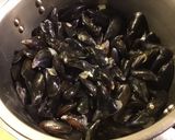 Une image de l'étape 4 de Moules de bouchot au gorgonzola et vin blanc.