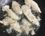 Foto del paso 2 de la receta: Filetes de Pechuga de Pollo con Salsa de Puerro y Coliflor