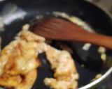Foto langkah ke 5 dari resep Telur Susu Dadar Simpel.