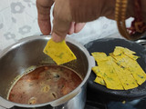 ગુવાર કોથમીરની ઢોકળી (Clusterbean Coriander Dhokli Recipe in Gujarati)