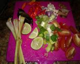 Foto langkah ke 3 dari resep Sop Kepala Ikan Salmon.