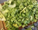 Une image de l'étape 14 de Soupe au bœuf, céleri, tomates et pois chiches.