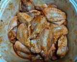 รูปขั้นตอนการทำที่ 2 ของ ปีกไก่เผ็ดง่ายๆ (หม้อทอดไร้น้ำมัน)