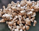A picture of step 1 of Button Mushroom and Green Peas.