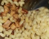 A picture of step 3 of Spicey macroni.