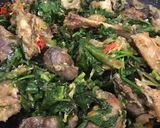 Foto langkah ke 4 dari resep Ayam goreng daun melinjo.