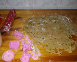 Foto del paso 2 de la receta: Galletas de mantequilla con chips de chocolate y ralladura de na