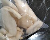 Foto langkah ke 1 dari resep Brokoli Jamur Sosis.