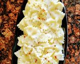 A picture of step 5 of White sauce farfalle pasta.