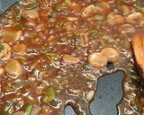 Foto langkah ke 6 dari resep Tuna steak with mushroom gravy.