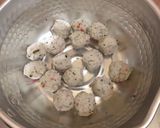 Foto langkah ke 3 dari resep Mushroom Ball Soup.
