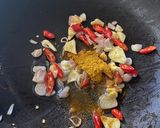 Foto langkah ke 2 dari resep Nasi Goreng Kunyit.
