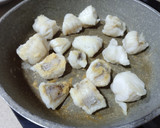 Foto del paso 8 de la receta: Alubia arrocera coloreada y rape