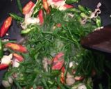 Foto langkah ke 3 dari resep Tumis Daun Kunyit Teri Asin.