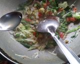 वेज अंडा नूडल्स (veg anda noodles recipe in Hindi) रेसिपी चरण 6 फोटो