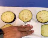 Foto del paso 5 de la receta: Hojaldre de berenjena con pera encebollado y corona de cabra