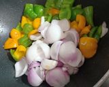 A picture of step 2 of Kadai paneer.