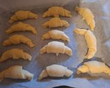 Köménymagos sörkifli sajtkrémmel,sajttal töltve 🥐🥐🥐 recept fázis 5 fotója