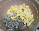 Foto langkah ke 1 dari resep Tumis kentang creamy.