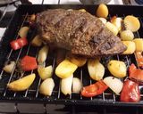 Foto del paso 6 de la receta: Picana al horno sobre colchón de verduras