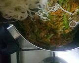 A picture of step 8 of Chicken and veg hakka noodles-Indochinese.